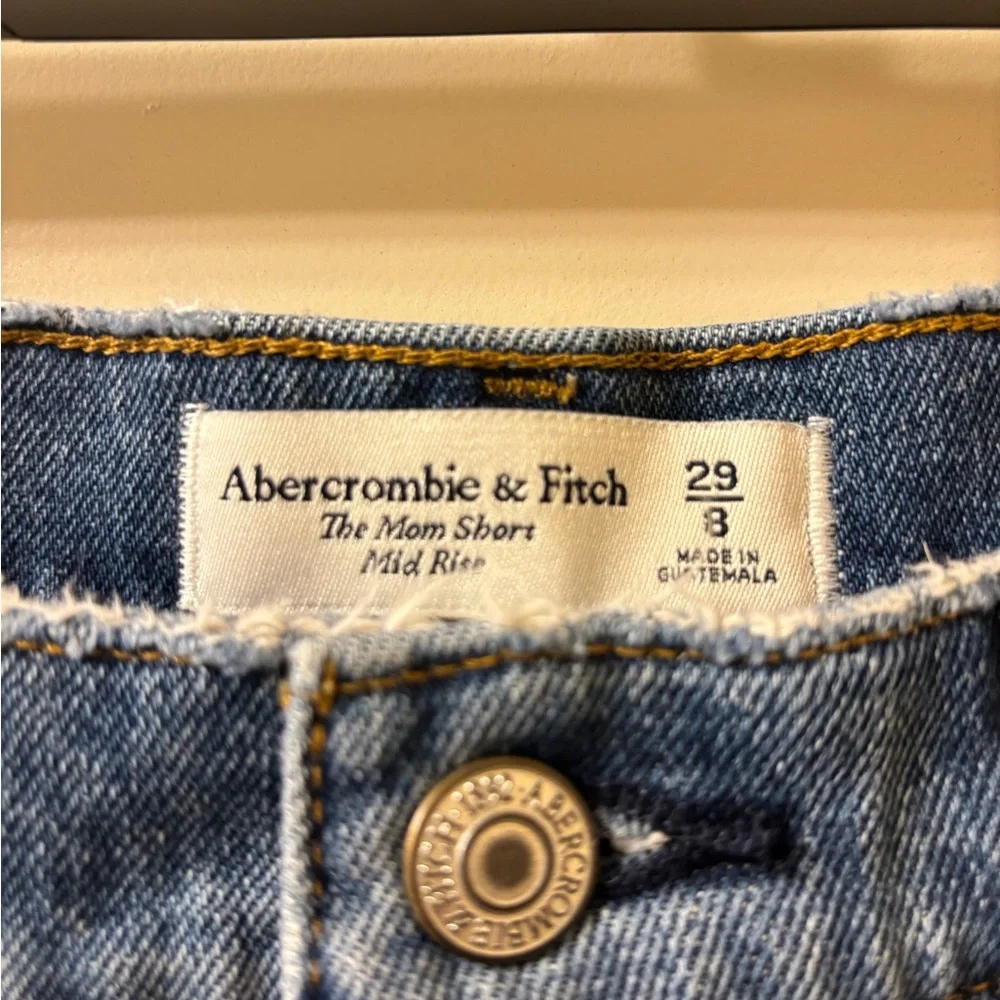 A&F Mid Rise Mom Short - Picture 2 of 3